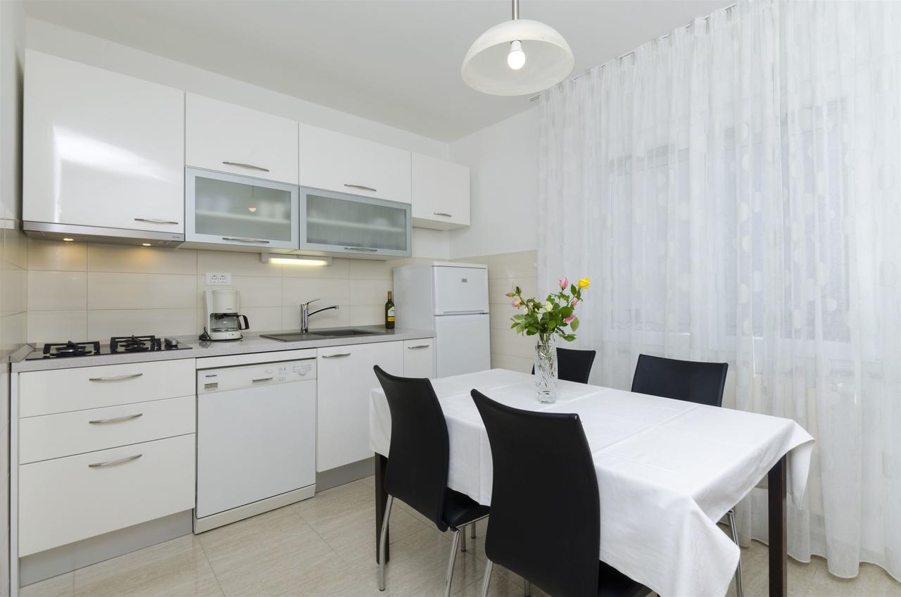 Apartments Karmela Primošten Eksteriør bilde